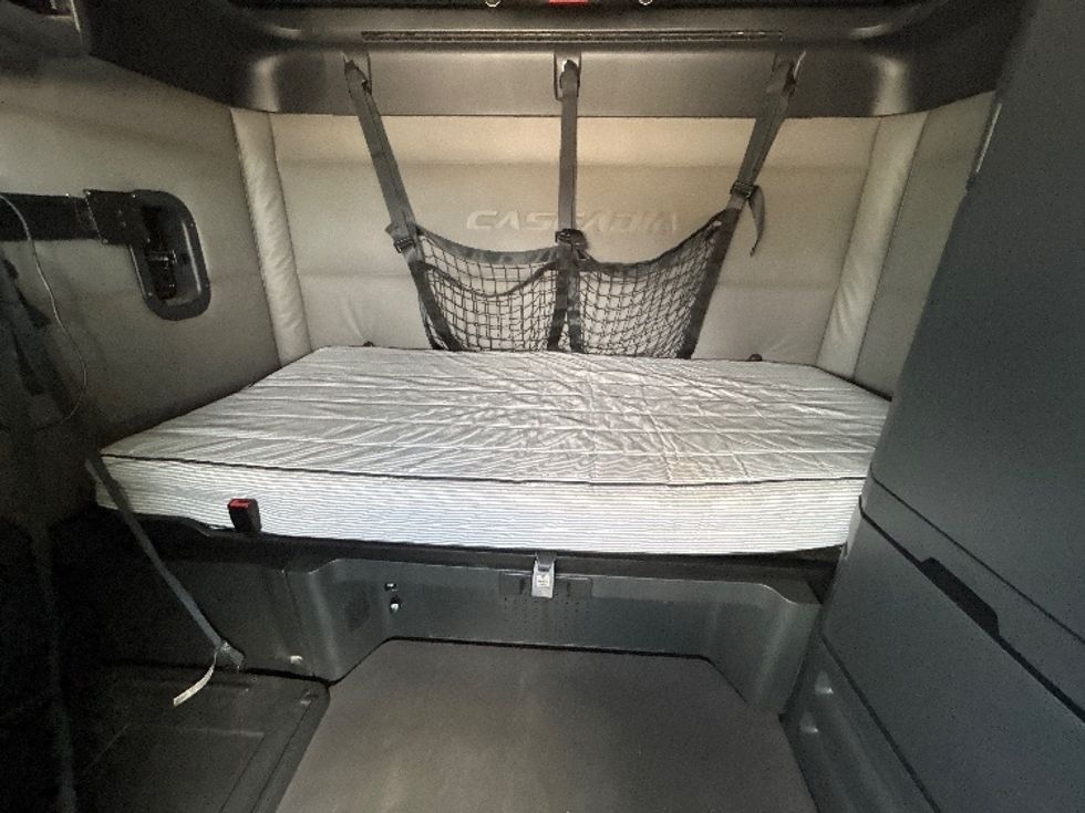 Sleeper Tractor-Heavy Duty Tractors-Freightliner-2020-T12664ST-Amarillo-TX-660,822\n\t\tmiles-$ 48,500 - Image 17