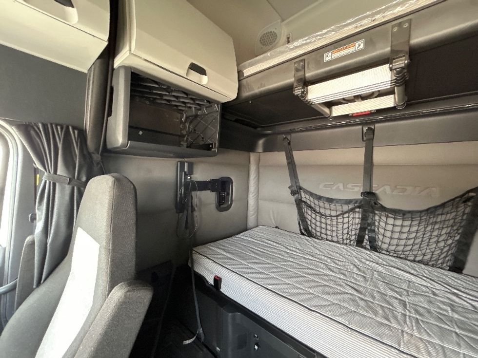 Sleeper Tractor-Heavy Duty Tractors-Freightliner-2020-T12664ST-Amarillo-TX-660,822\n\t\tmiles-$ 48,500 - Image 19