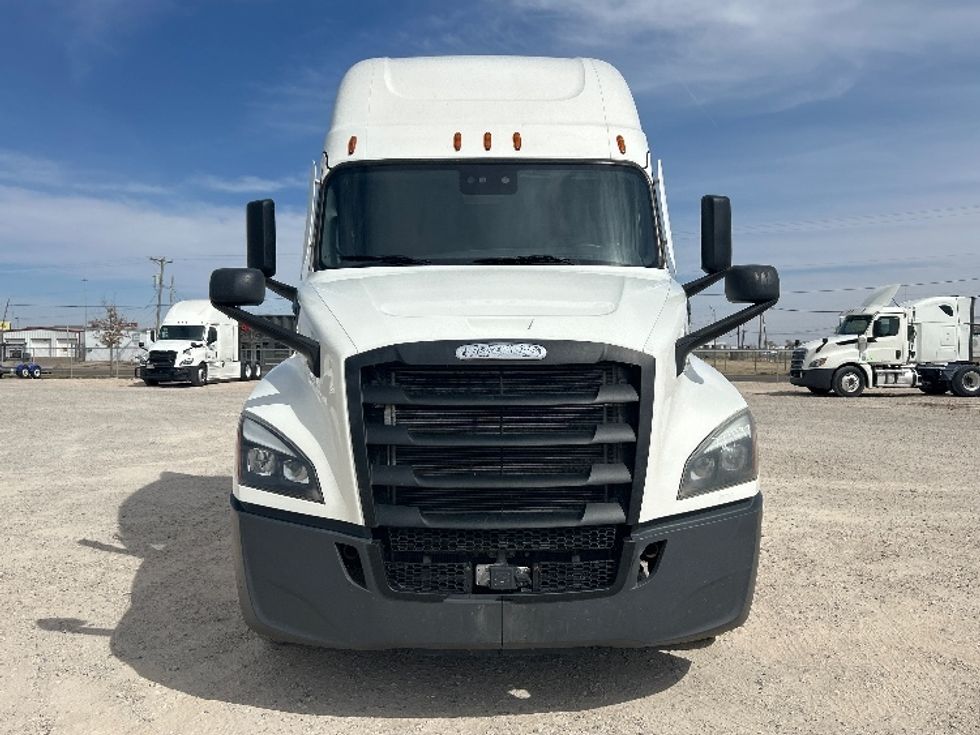 Sleeper Tractor-Heavy Duty Tractors-Freightliner-2020-T12664ST-Amarillo-TX-660,822\n\t\tmiles-$ 48,500 - Image 2