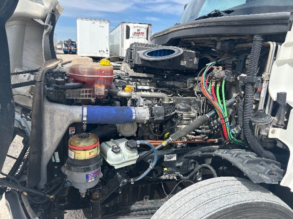 Sleeper Tractor-Heavy Duty Tractors-Freightliner-2020-T12664ST-Amarillo-TX-660,822\n\t\tmiles-$ 48,500 - Image 21