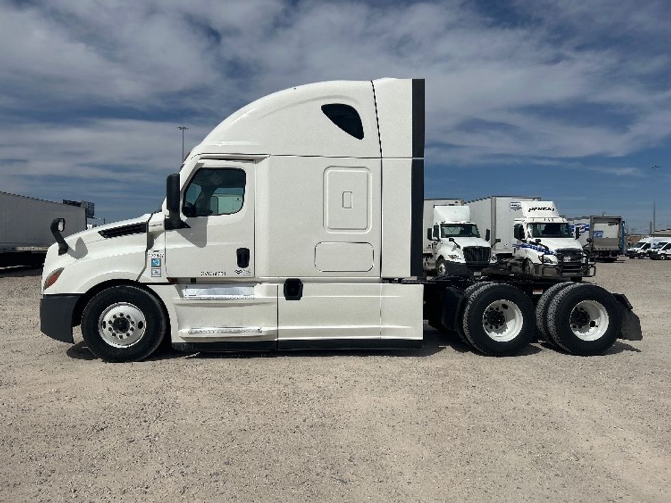Sleeper Tractor-Heavy Duty Tractors-Freightliner-2020-T12664ST-Amarillo-TX-660,822\n\t\tmiles-$ 48,500 - Image 4