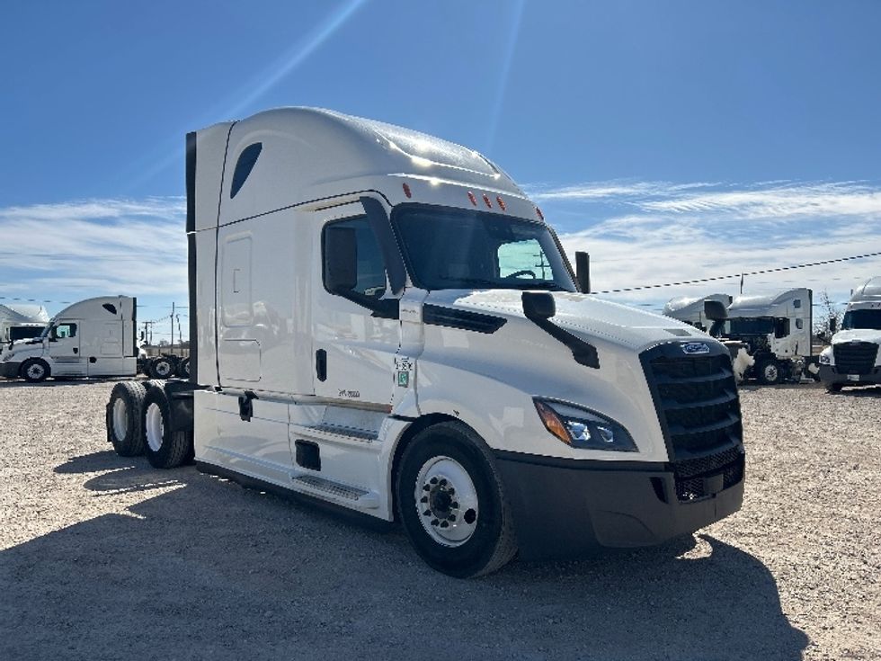 Sleeper Tractor-Heavy Duty Tractors-Freightliner-2020-T12664ST-Amarillo-TX-680,688\n\t\tmiles-$ 46,750 - Image 1