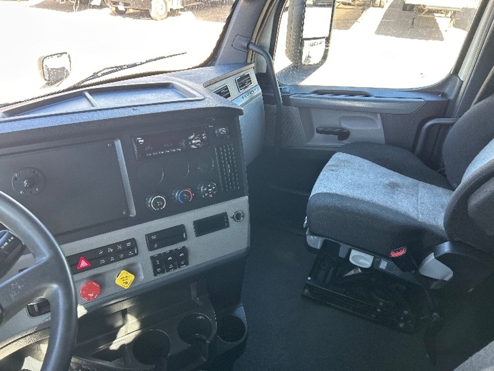 Sleeper Tractor-Heavy Duty Tractors-Freightliner-2020-T12664ST-Amarillo-TX-680,688\n\t\tmiles-$ 46,750 - Image 10
