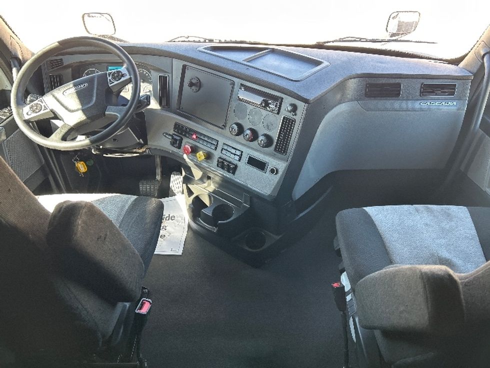 Sleeper Tractor-Heavy Duty Tractors-Freightliner-2020-T12664ST-Amarillo-TX-680,688\n\t\tmiles-$ 46,750 - Image 12