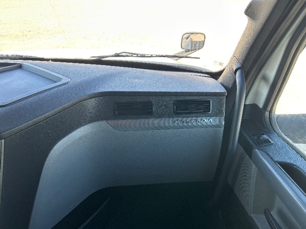 Sleeper Tractor-Heavy Duty Tractors-Freightliner-2020-T12664ST-Amarillo-TX-680,688\n\t\tmiles-$ 46,750 - Image 14