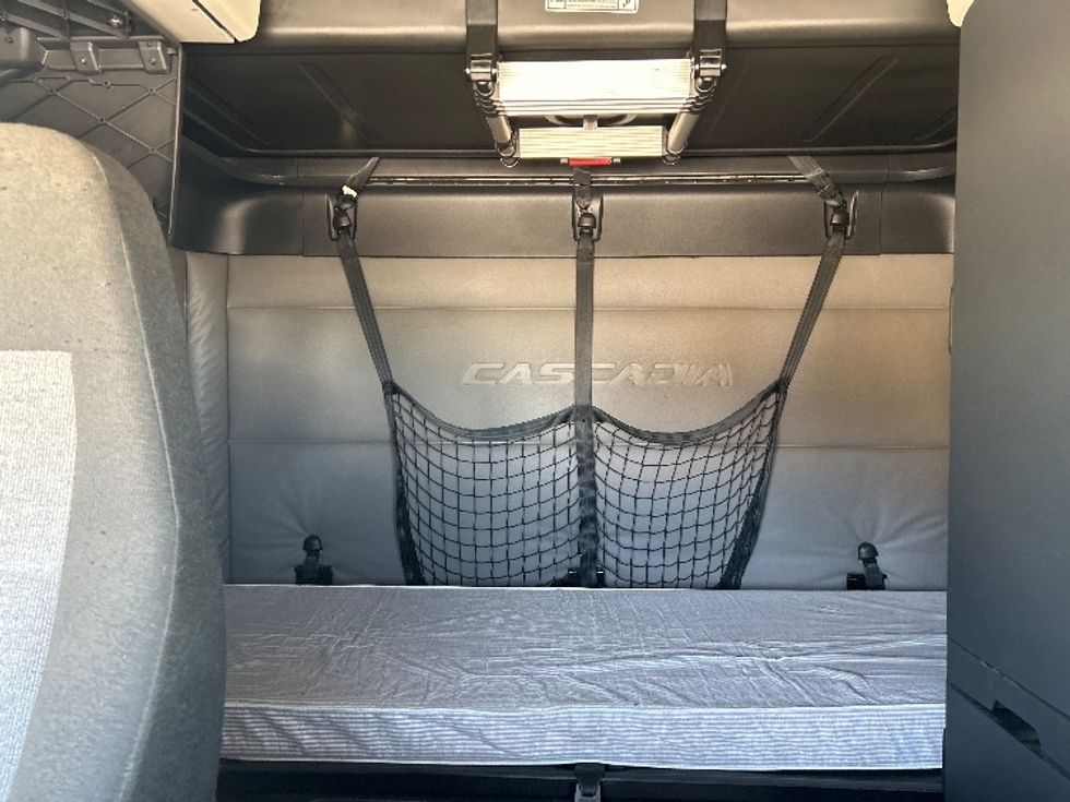 Sleeper Tractor-Heavy Duty Tractors-Freightliner-2020-T12664ST-Amarillo-TX-680,688\n\t\tmiles-$ 46,750 - Image 16