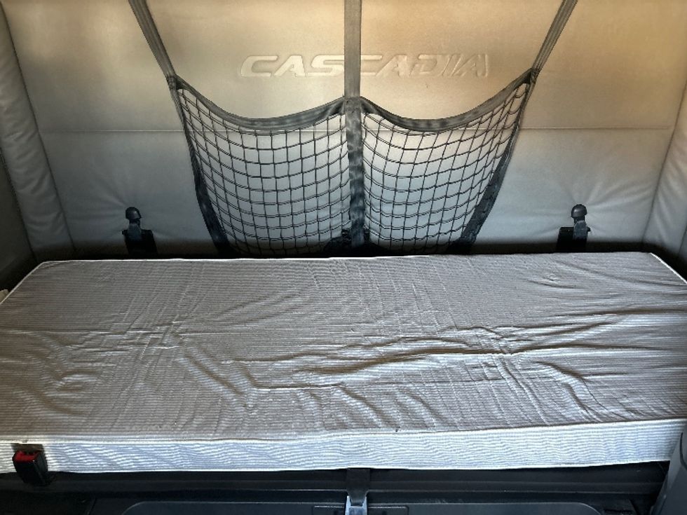 Sleeper Tractor-Heavy Duty Tractors-Freightliner-2020-T12664ST-Amarillo-TX-680,688\n\t\tmiles-$ 46,750 - Image 17