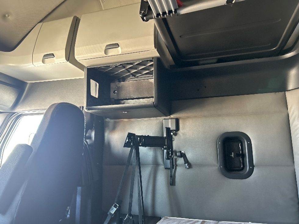 Sleeper Tractor-Heavy Duty Tractors-Freightliner-2020-T12664ST-Amarillo-TX-680,688\n\t\tmiles-$ 46,750 - Image 19