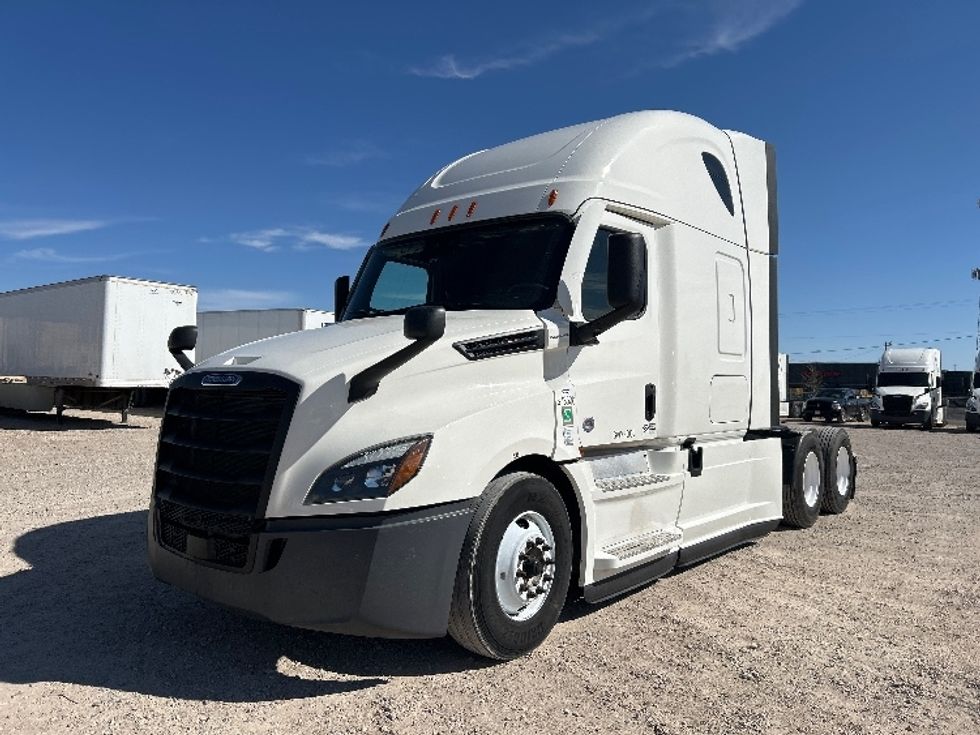 Sleeper Tractor-Heavy Duty Tractors-Freightliner-2020-T12664ST-Amarillo-TX-680,688\n\t\tmiles-$ 46,750 - Image 3