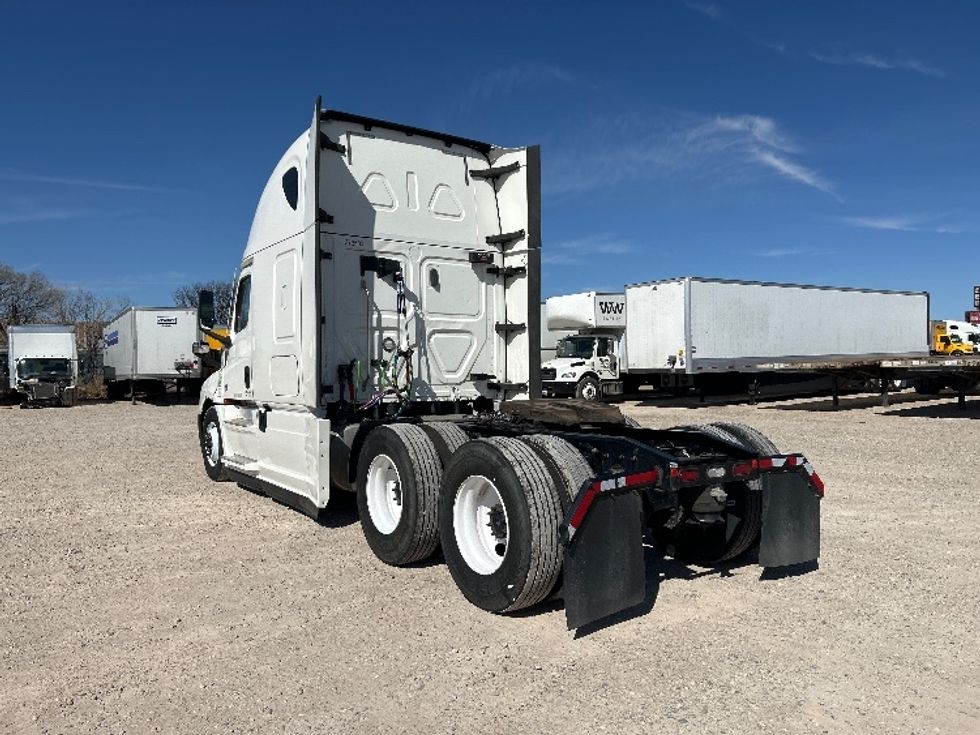 Sleeper Tractor-Heavy Duty Tractors-Freightliner-2020-T12664ST-Amarillo-TX-680,688\n\t\tmiles-$ 46,750 - Image 5