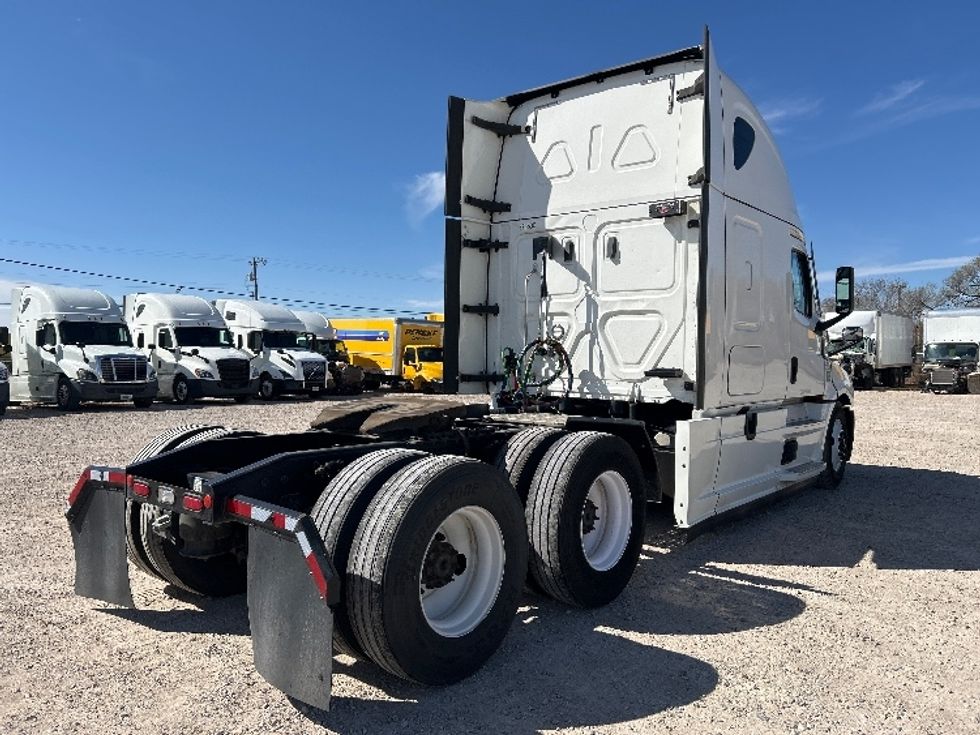 Sleeper Tractor-Heavy Duty Tractors-Freightliner-2020-T12664ST-Amarillo-TX-680,688\n\t\tmiles-$ 46,750 - Image 7