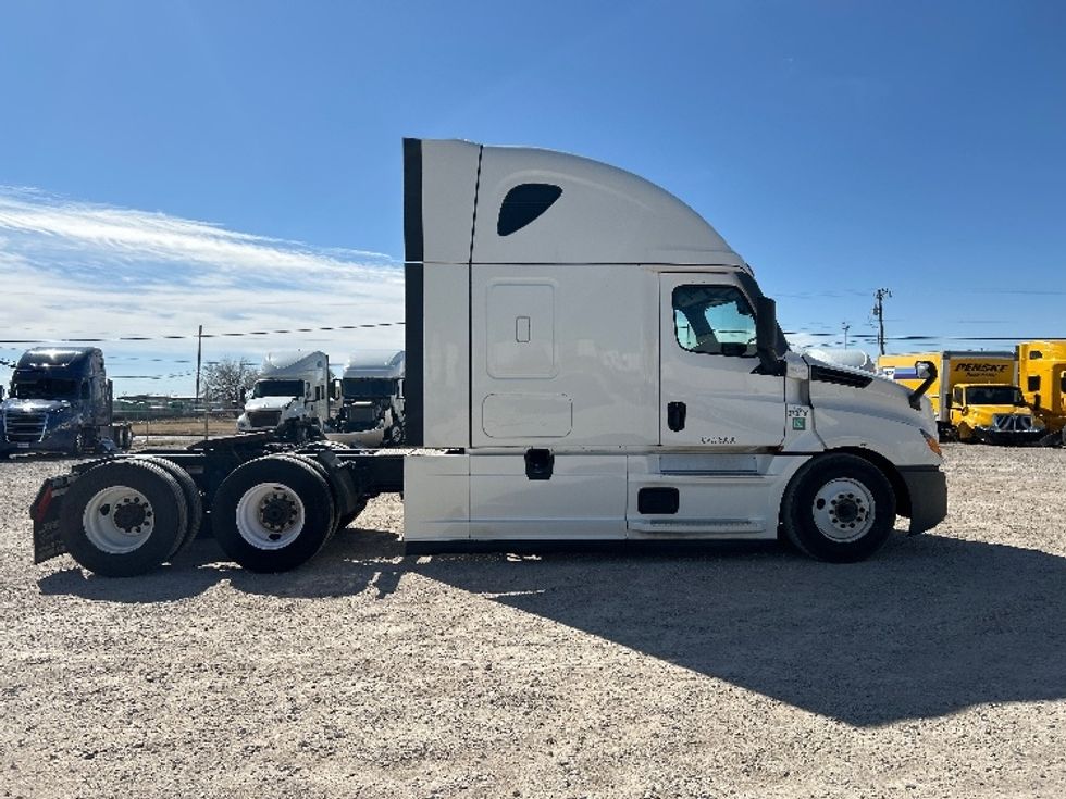 Sleeper Tractor-Heavy Duty Tractors-Freightliner-2020-T12664ST-Amarillo-TX-680,688\n\t\tmiles-$ 46,750 - Image 8