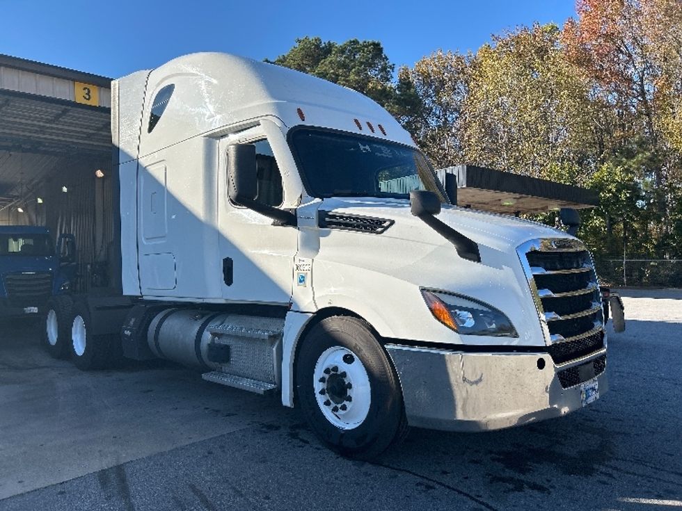 Sleeper Tractor-Heavy Duty Tractors-Freightliner-2020-T12664ST-Anderson-SC-316,158\n\t\tmiles-$ 73,250 - Image 1