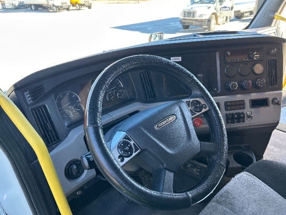 Sleeper Tractor-Heavy Duty Tractors-Freightliner-2020-T12664ST-Anderson-SC-316,158\n\t\tmiles-$ 73,250 - Image 10