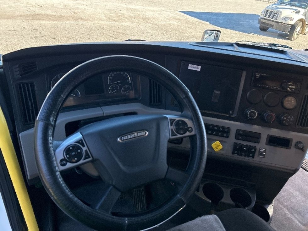 Sleeper Tractor-Heavy Duty Tractors-Freightliner-2020-T12664ST-Anderson-SC-316,158\n\t\tmiles-$ 73,250 - Image 11