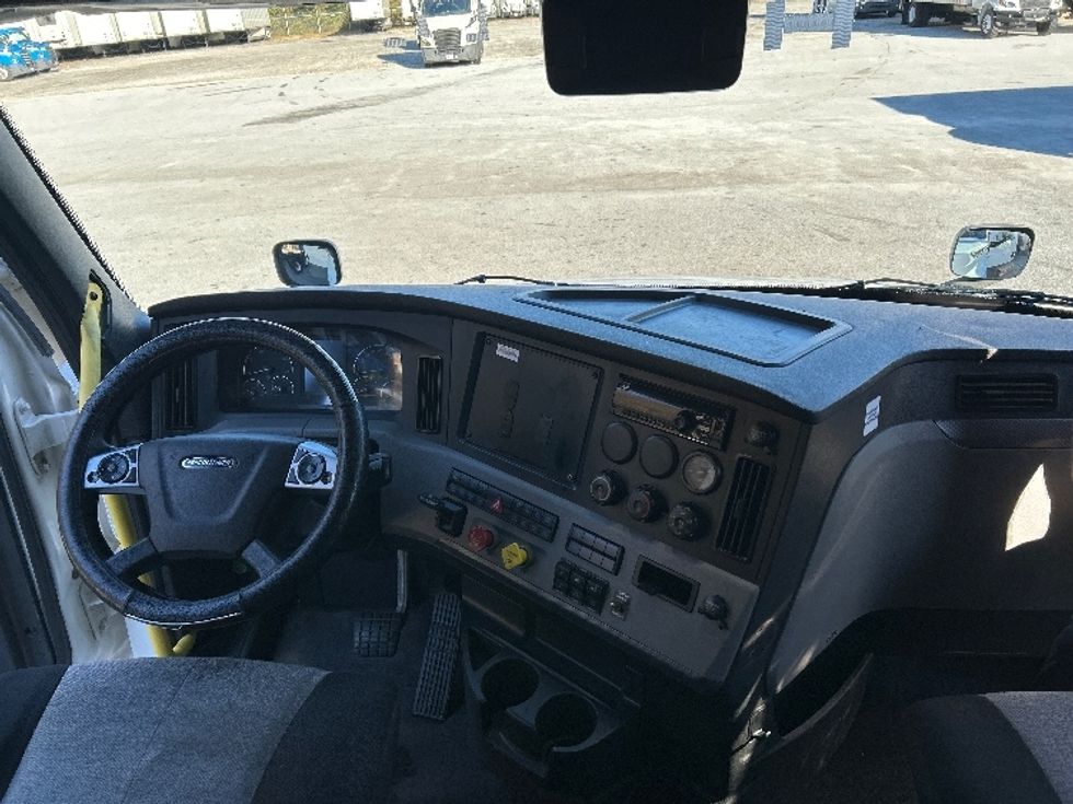 Sleeper Tractor-Heavy Duty Tractors-Freightliner-2020-T12664ST-Anderson-SC-316,158\n\t\tmiles-$ 73,250 - Image 12