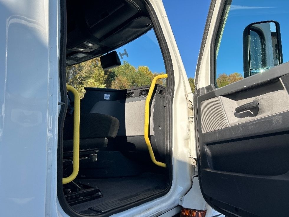 Sleeper Tractor-Heavy Duty Tractors-Freightliner-2020-T12664ST-Anderson-SC-316,158\n\t\tmiles-$ 73,250 - Image 13