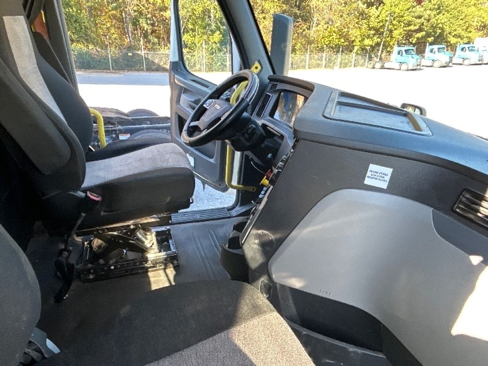 Sleeper Tractor-Heavy Duty Tractors-Freightliner-2020-T12664ST-Anderson-SC-316,158\n\t\tmiles-$ 73,250 - Image 15