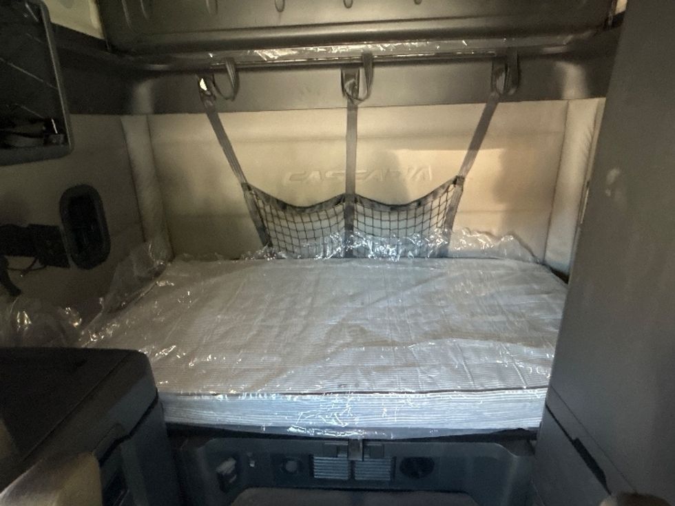 Sleeper Tractor-Heavy Duty Tractors-Freightliner-2020-T12664ST-Anderson-SC-316,158\n\t\tmiles-$ 73,250 - Image 16