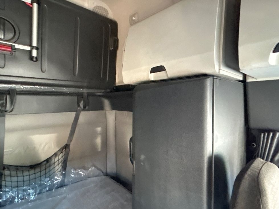 Sleeper Tractor-Heavy Duty Tractors-Freightliner-2020-T12664ST-Anderson-SC-316,158\n\t\tmiles-$ 73,250 - Image 18