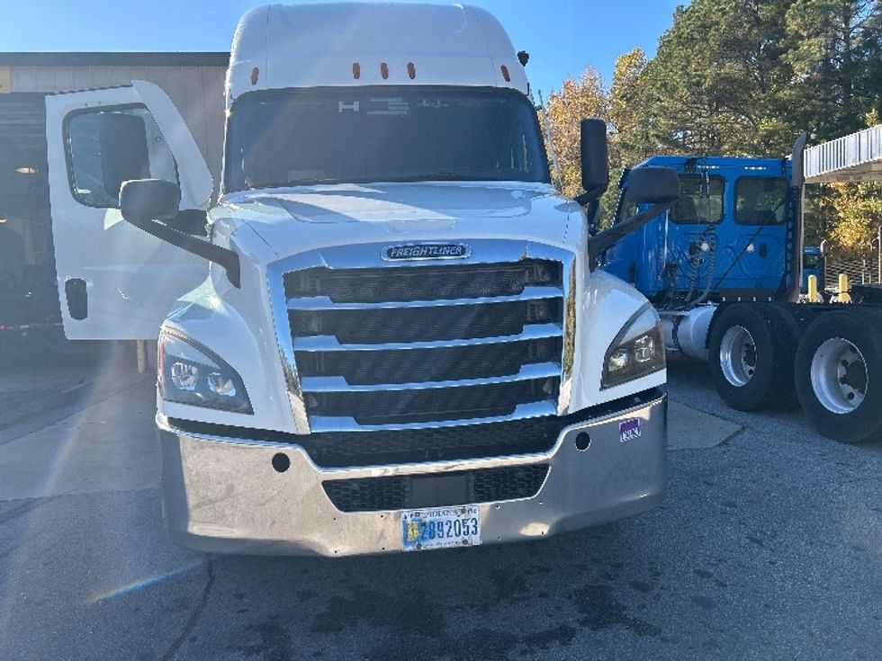 Sleeper Tractor-Heavy Duty Tractors-Freightliner-2020-T12664ST-Anderson-SC-316,158\n\t\tmiles-$ 73,250 - Image 2