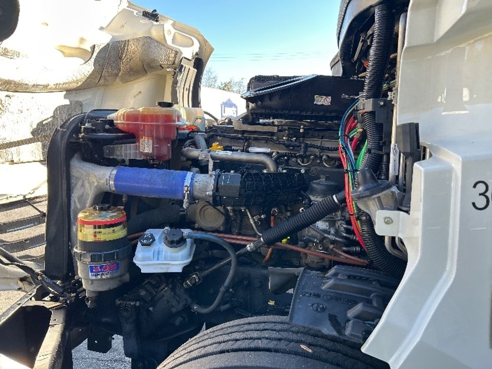 Sleeper Tractor-Heavy Duty Tractors-Freightliner-2020-T12664ST-Anderson-SC-316,158\n\t\tmiles-$ 73,250 - Image 21