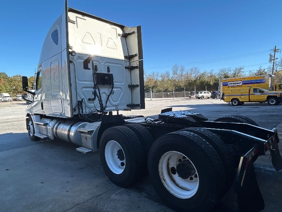 Sleeper Tractor-Heavy Duty Tractors-Freightliner-2020-T12664ST-Anderson-SC-316,158\n\t\tmiles-$ 73,250 - Image 5