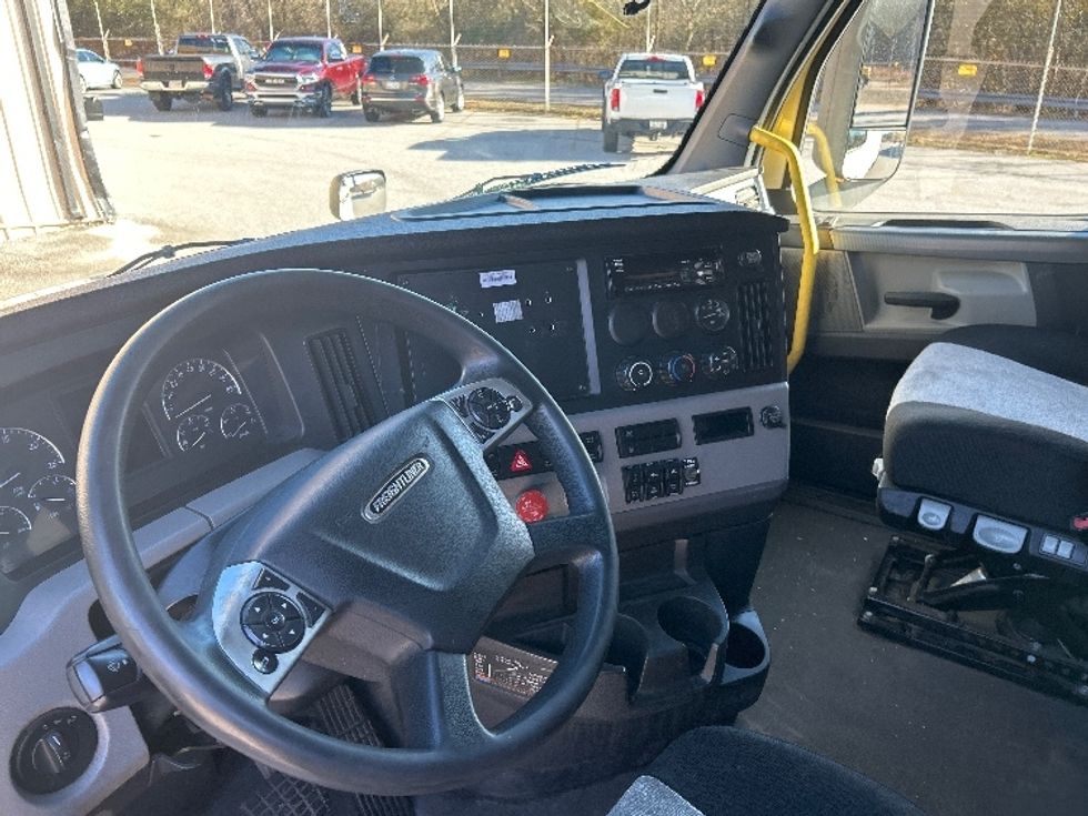 Sleeper Tractor-Heavy Duty Tractors-Freightliner-2020-T12664ST-Anderson-SC-348,519\n\t\tmiles-$ 66,750 - Image 10
