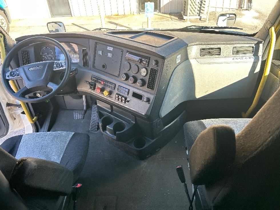 Sleeper Tractor-Heavy Duty Tractors-Freightliner-2020-T12664ST-Anderson-SC-348,519\n\t\tmiles-$ 66,750 - Image 12