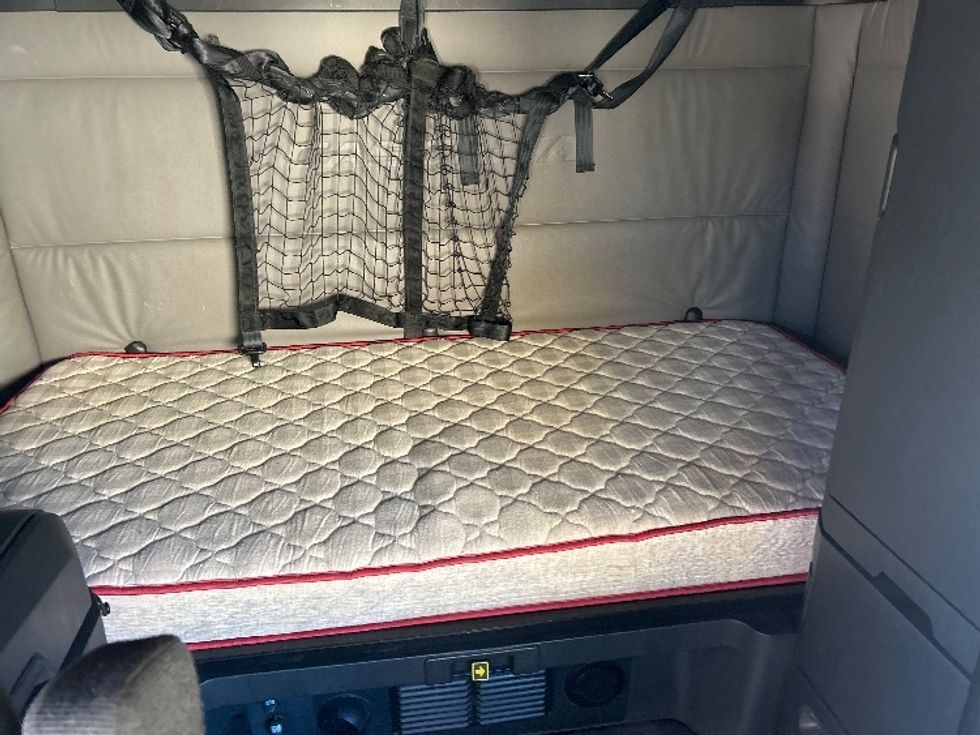 Sleeper Tractor-Heavy Duty Tractors-Freightliner-2020-T12664ST-Anderson-SC-348,519\n\t\tmiles-$ 66,750 - Image 16