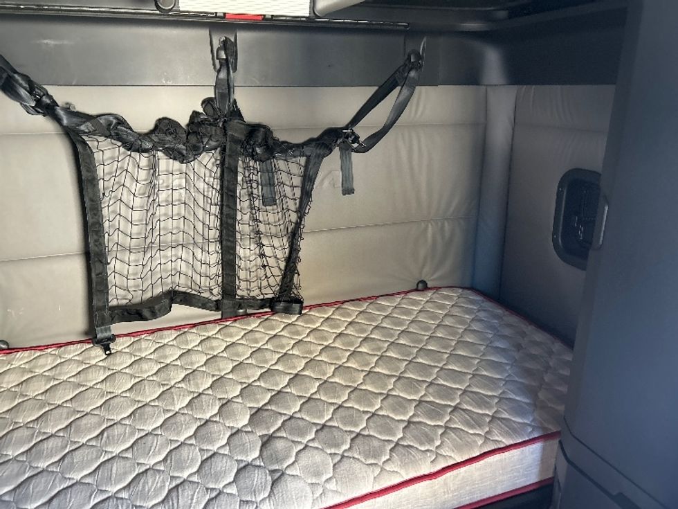 Sleeper Tractor-Heavy Duty Tractors-Freightliner-2020-T12664ST-Anderson-SC-348,519\n\t\tmiles-$ 66,750 - Image 17