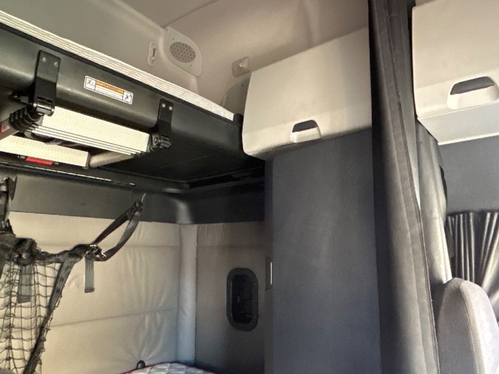 Sleeper Tractor-Heavy Duty Tractors-Freightliner-2020-T12664ST-Anderson-SC-348,519\n\t\tmiles-$ 66,750 - Image 18