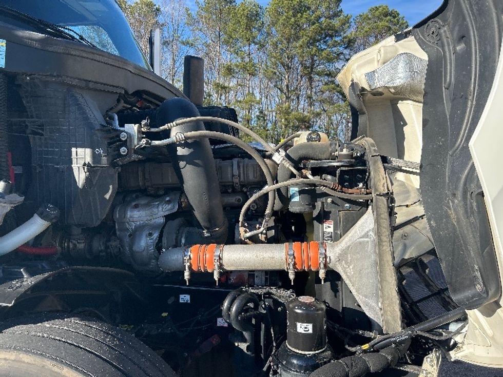 Sleeper Tractor-Heavy Duty Tractors-Freightliner-2020-T12664ST-Anderson-SC-348,519\n\t\tmiles-$ 66,750 - Image 20