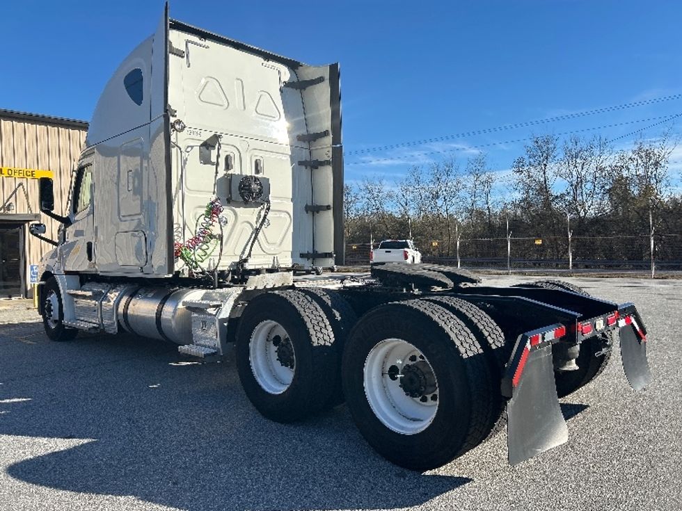 Sleeper Tractor-Heavy Duty Tractors-Freightliner-2020-T12664ST-Anderson-SC-348,519\n\t\tmiles-$ 66,750 - Image 5