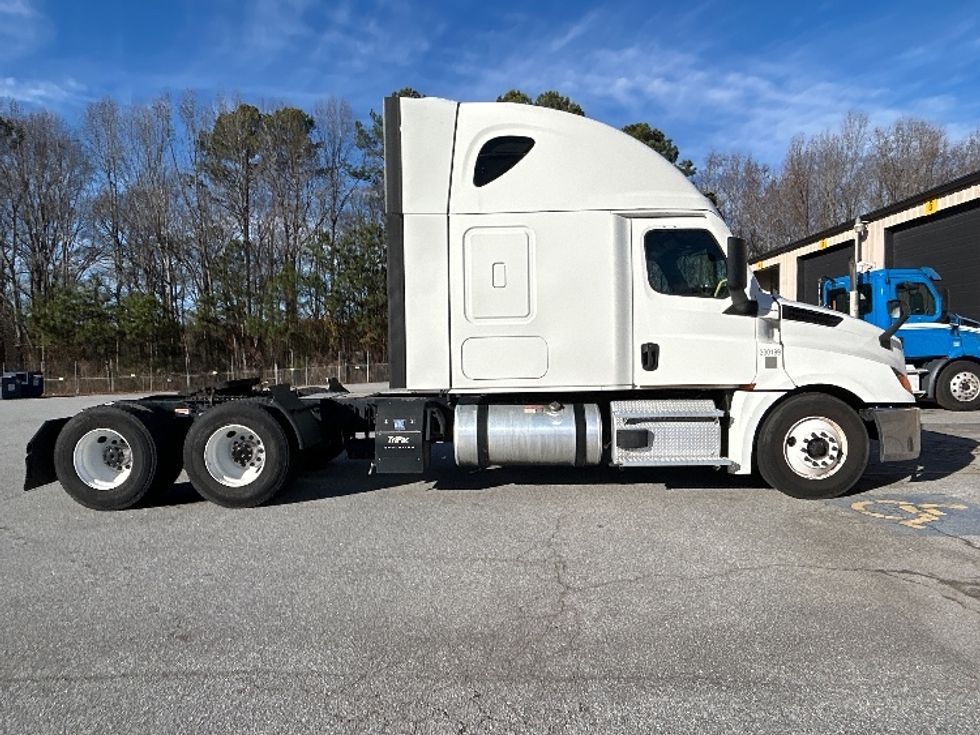 Sleeper Tractor-Heavy Duty Tractors-Freightliner-2020-T12664ST-Anderson-SC-348,519\n\t\tmiles-$ 66,750 - Image 8
