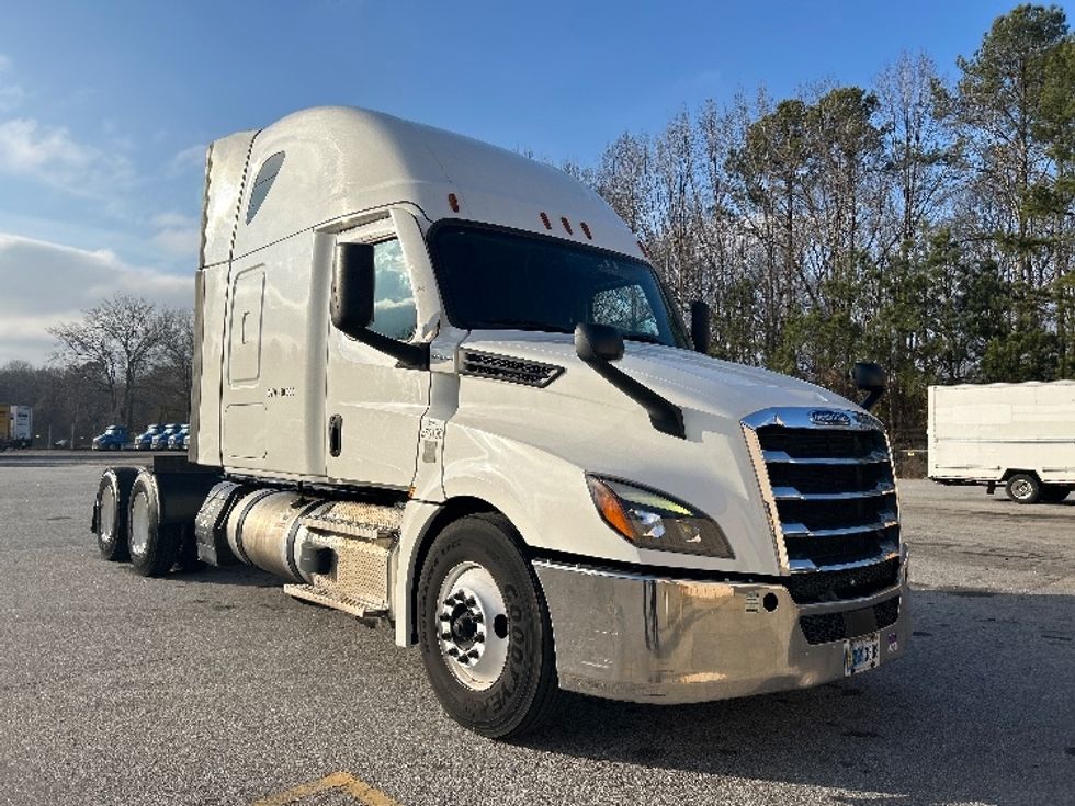 Sleeper Tractor-Heavy Duty Tractors-Freightliner-2020-T12664ST-Anderson-SC-380,489\n\t\tmiles-$ 65,000 - Image 1