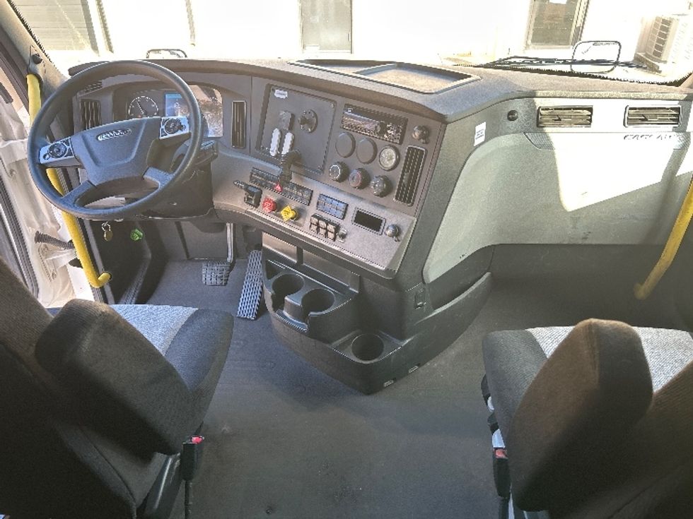 Sleeper Tractor-Heavy Duty Tractors-Freightliner-2020-T12664ST-Anderson-SC-380,489\n\t\tmiles-$ 65,000 - Image 12
