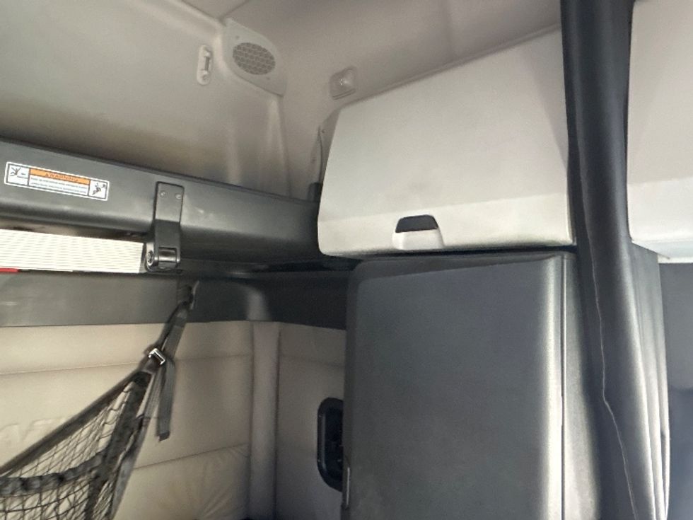 Sleeper Tractor-Heavy Duty Tractors-Freightliner-2020-T12664ST-Anderson-SC-380,489\n\t\tmiles-$ 65,000 - Image 18