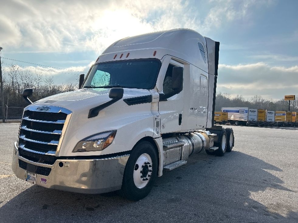 Sleeper Tractor-Heavy Duty Tractors-Freightliner-2020-T12664ST-Anderson-SC-380,489\n\t\tmiles-$ 65,000 - Image 3