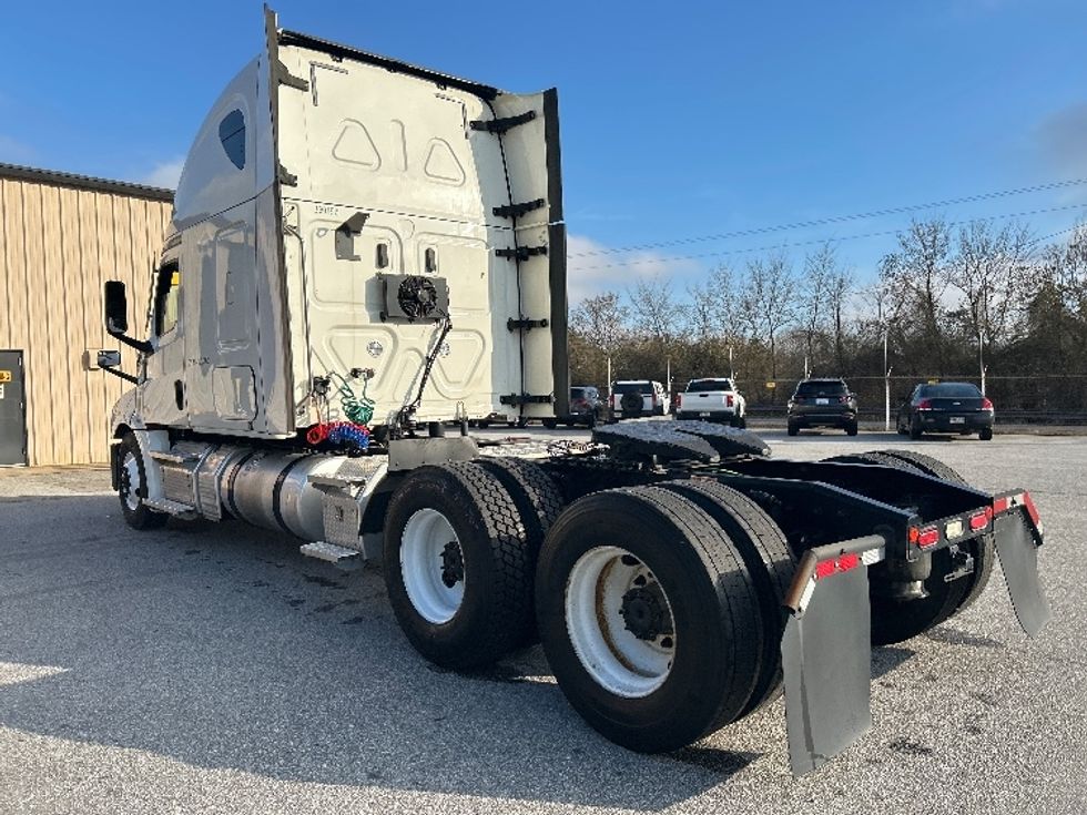 Sleeper Tractor-Heavy Duty Tractors-Freightliner-2020-T12664ST-Anderson-SC-380,489\n\t\tmiles-$ 65,000 - Image 5