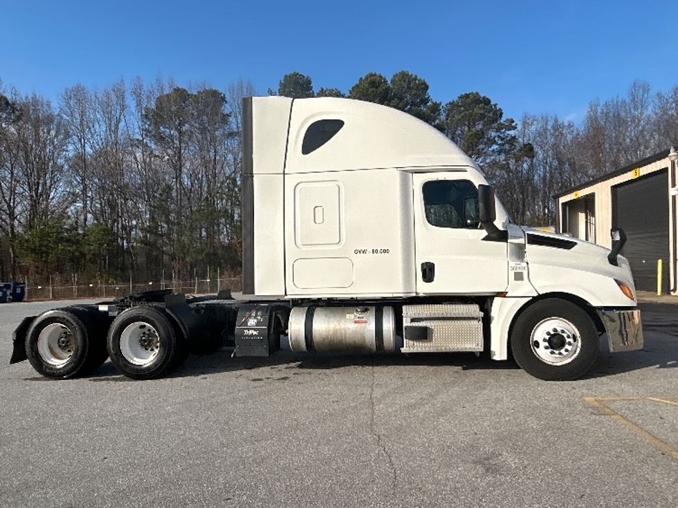 Sleeper Tractor-Heavy Duty Tractors-Freightliner-2020-T12664ST-Anderson-SC-380,489\n\t\tmiles-$ 65,000 - Image 8
