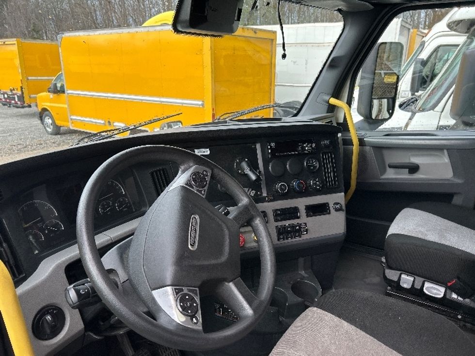 Sleeper Tractor-Heavy Duty Tractors-Freightliner-2020-T12664ST-Anderson-SC-385,714\n\t\tmiles-$ 64,500 - Image 10