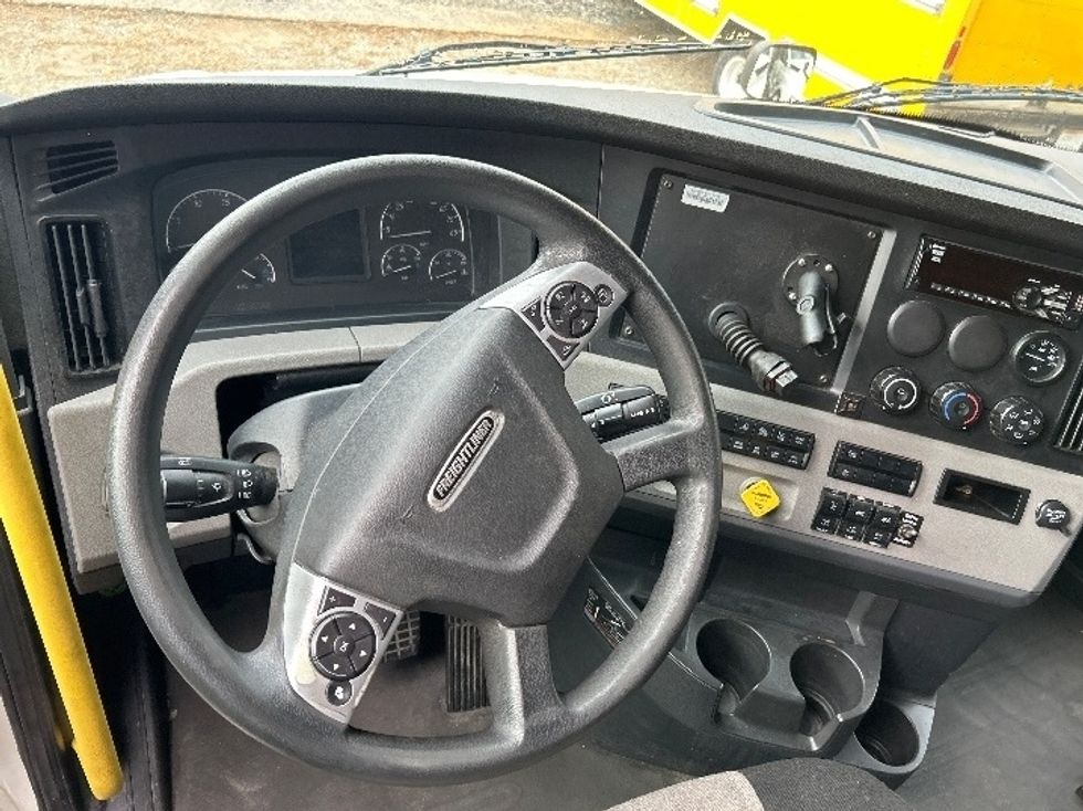 Sleeper Tractor-Heavy Duty Tractors-Freightliner-2020-T12664ST-Anderson-SC-385,714\n\t\tmiles-$ 64,500 - Image 11