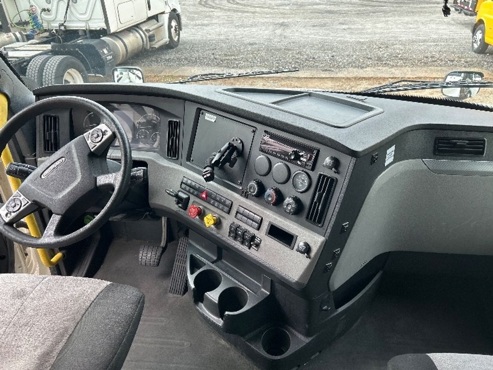 Sleeper Tractor-Heavy Duty Tractors-Freightliner-2020-T12664ST-Anderson-SC-385,714\n\t\tmiles-$ 64,500 - Image 12