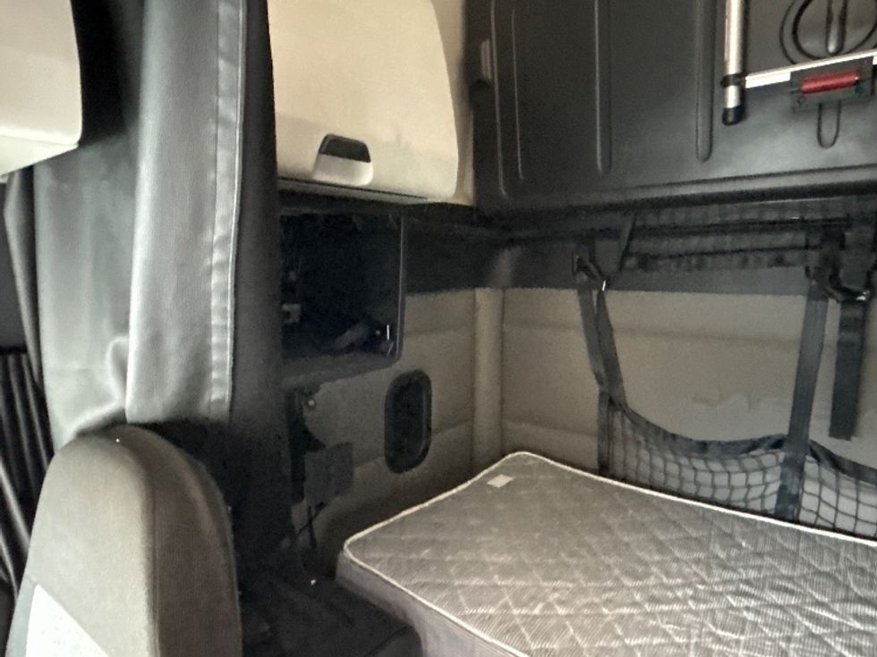 Sleeper Tractor-Heavy Duty Tractors-Freightliner-2020-T12664ST-Anderson-SC-385,714\n\t\tmiles-$ 64,500 - Image 16