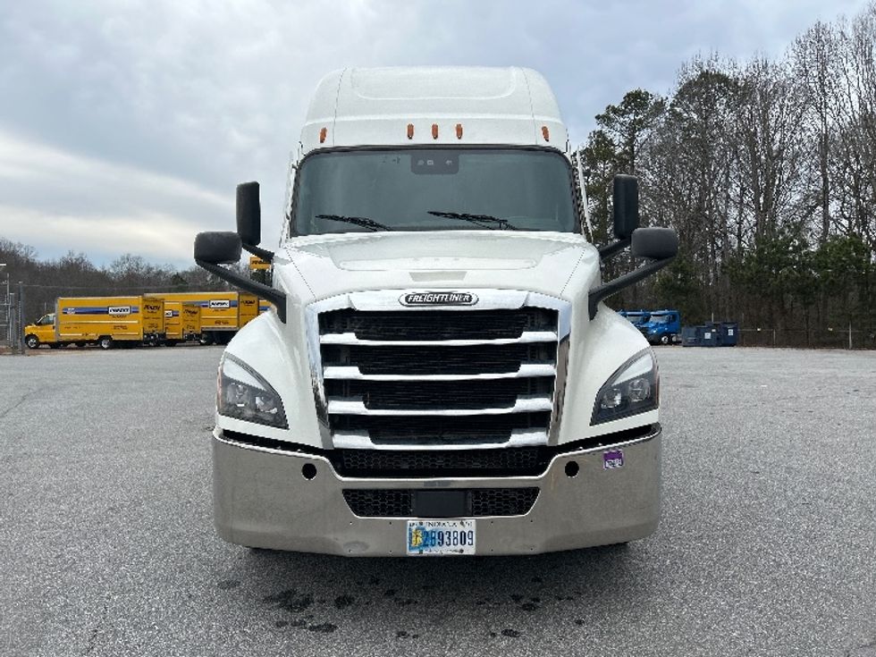 Sleeper Tractor-Heavy Duty Tractors-Freightliner-2020-T12664ST-Anderson-SC-385,714\n\t\tmiles-$ 64,500 - Image 2