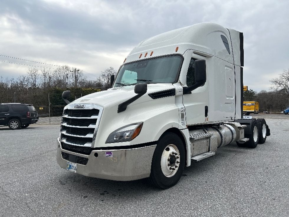 Sleeper Tractor-Heavy Duty Tractors-Freightliner-2020-T12664ST-Anderson-SC-385,714\n\t\tmiles-$ 64,500 - Image 3