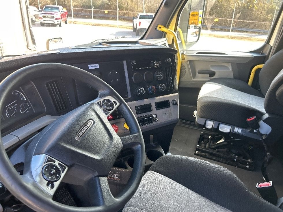 Sleeper Tractor-Heavy Duty Tractors-Freightliner-2020-T12664ST-Anderson-SC-411,427\n\t\tmiles-$ 63,250 - Image 10