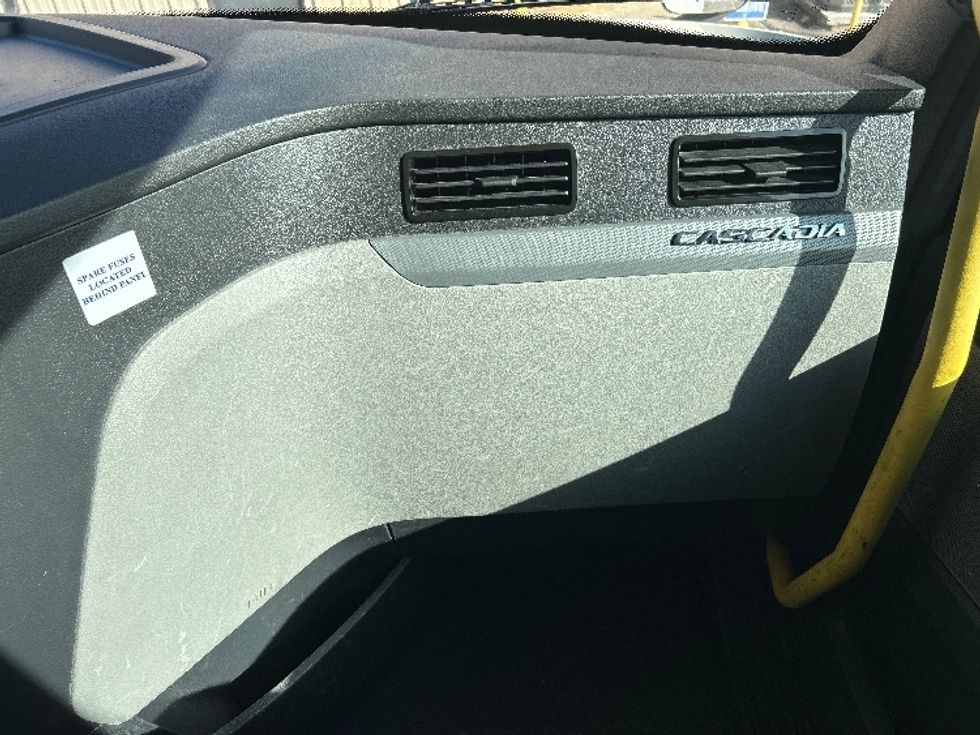 Sleeper Tractor-Heavy Duty Tractors-Freightliner-2020-T12664ST-Anderson-SC-411,427\n\t\tmiles-$ 63,250 - Image 14