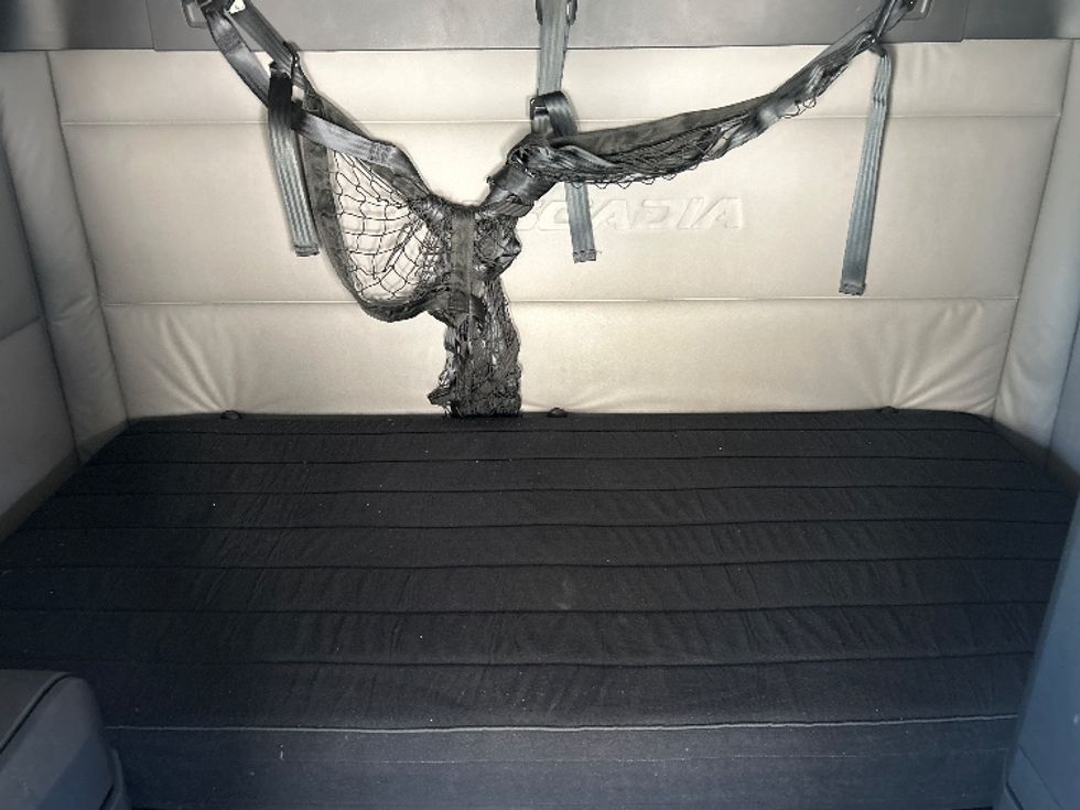 Sleeper Tractor-Heavy Duty Tractors-Freightliner-2020-T12664ST-Anderson-SC-411,427\n\t\tmiles-$ 63,250 - Image 17